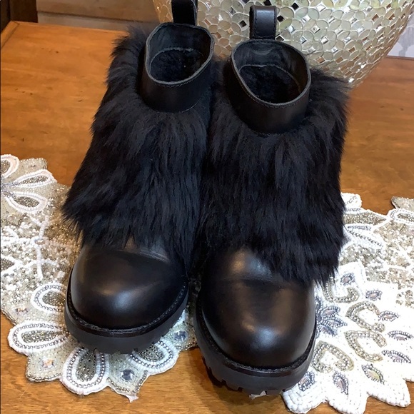 Sold on Ⓜ️ Otelia Genuine Shearling Bootie - Picture 3 of 8